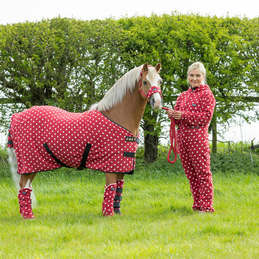 Supreme Products Dotty Fleece Rug – Rich Raspberry